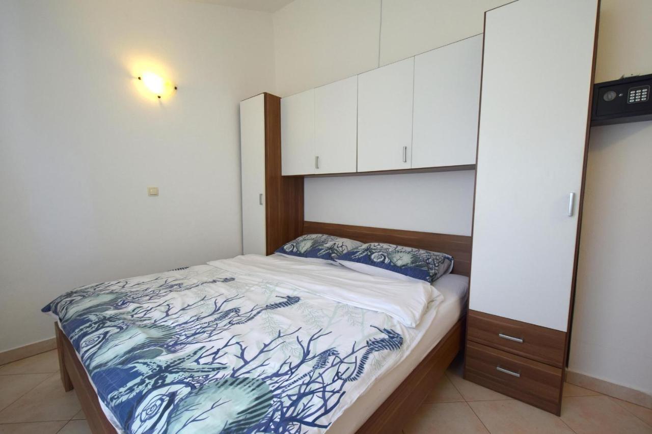 Holiday Home Pere Malinska Exterior photo